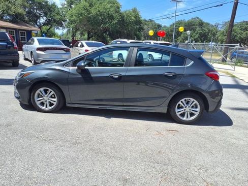 Used 2017 Chevrolet Cruze LT w/ Convenience Package image 4