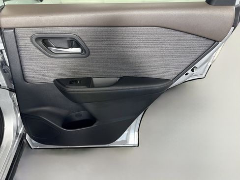 Used 2021 Nissan Rogue SV image 28