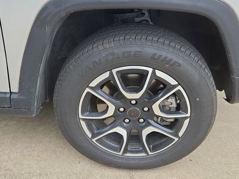 Used 2025 Jeep Compass Trailhawk AWD/4WD image 5