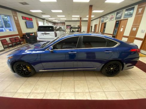 Used 2015 Hyundai Genesis 5.0 RWD image 4