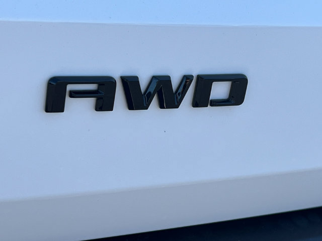 New 2027 Chevrolet Traverse LT w/ Midnight/Sport Edition AWD/4WD image 2