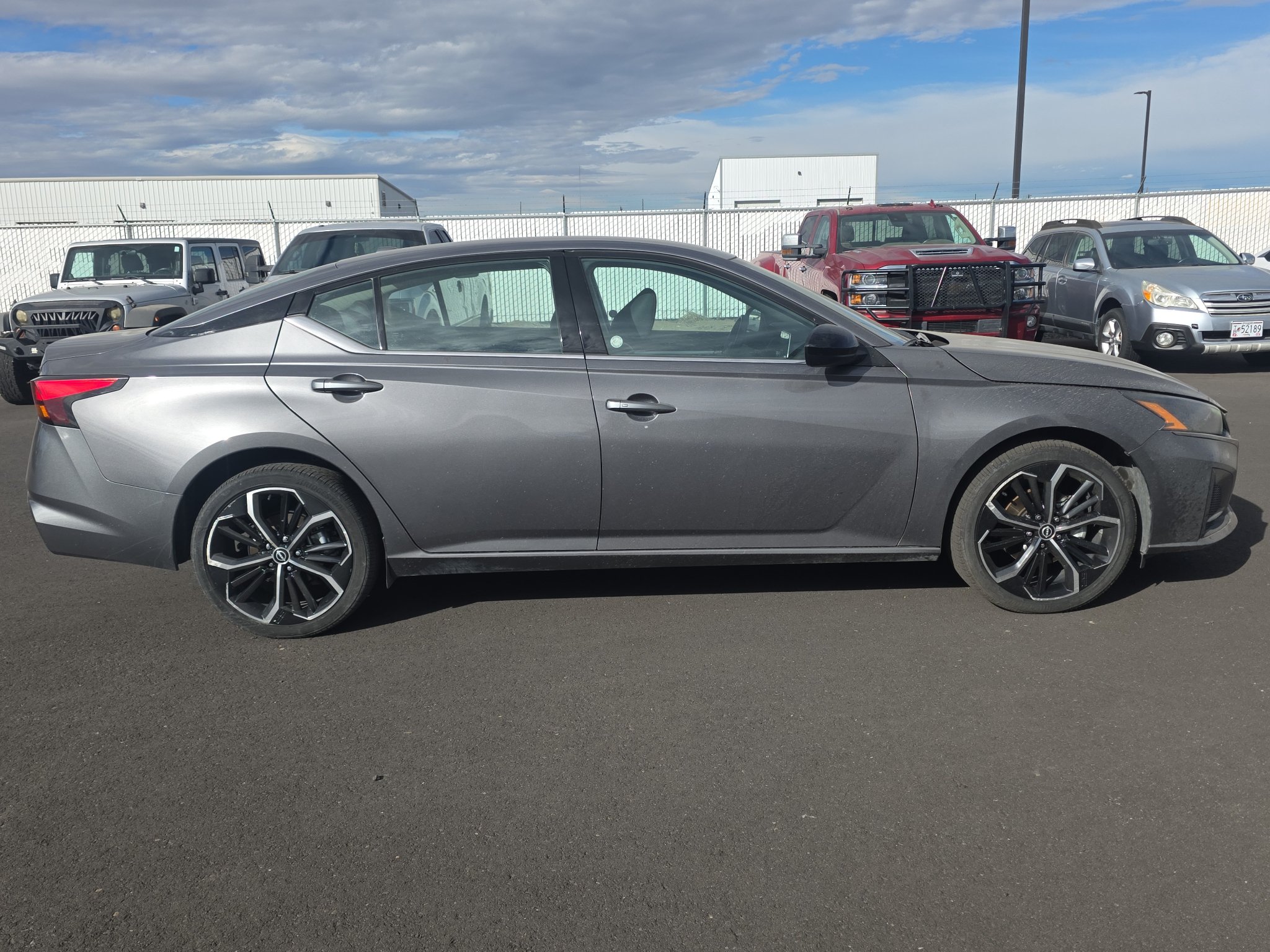 Used 2025 Nissan Altima 2.5 SR AWD/4WD image 9