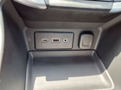 Used 2024 GMC Terrain SLE FWD image 10