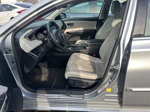 Used 2018 Toyota Avalon Limited image 4
