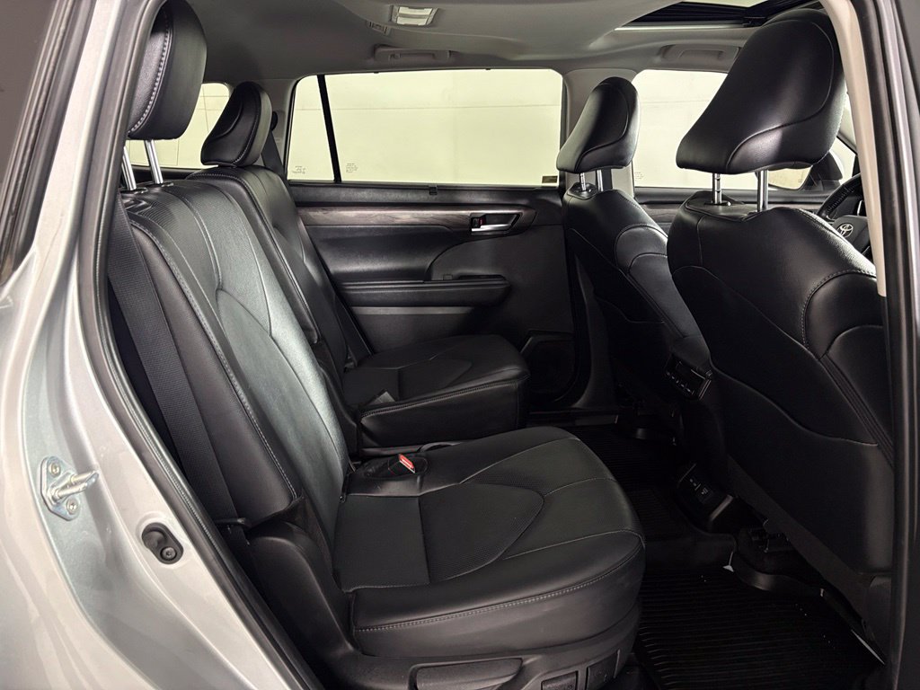 Used 2024 Toyota Highlander Limited AWD/4WD image 44
