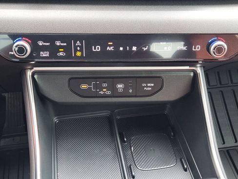 New 2026 Kia Carnival EX FWD image 16