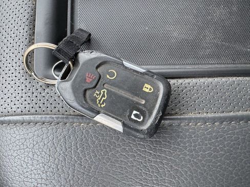 Used 2022 GMC Sierra 3500 Denali w/ Denali Ultimate Package image 12