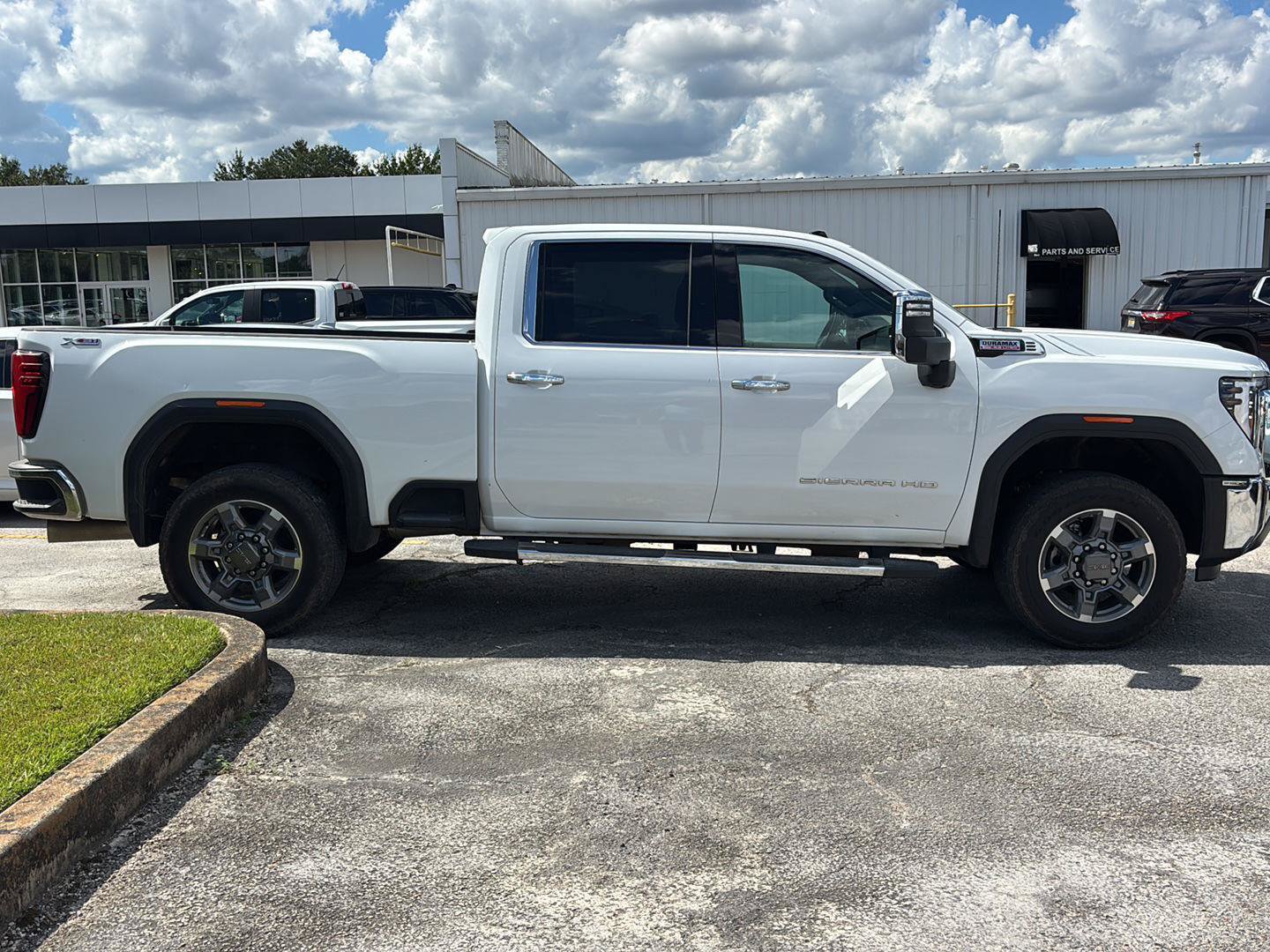 Used 2025 GMC Sierra 2500 SLT w/ SLT Premium Package AWD/4WD image 8
