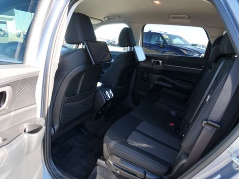 Certified 2025 Kia Sorento LX image 15