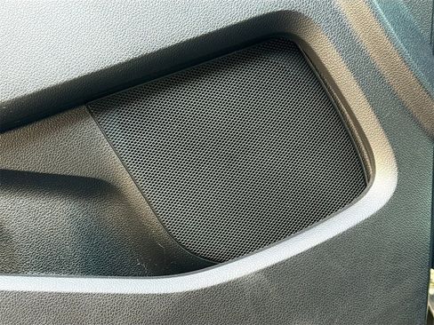 Used 2018 Ford Explorer XLT image 19