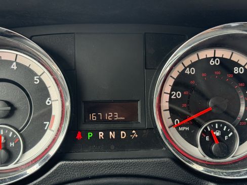 Used 2017 Dodge Grand Caravan SXT FWD image 19