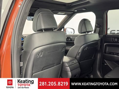Used 2025 Hyundai Santa Fe Calligraphy FWD image 16