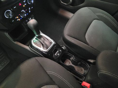 Used 2021 Jeep Renegade Latitude FWD image 26