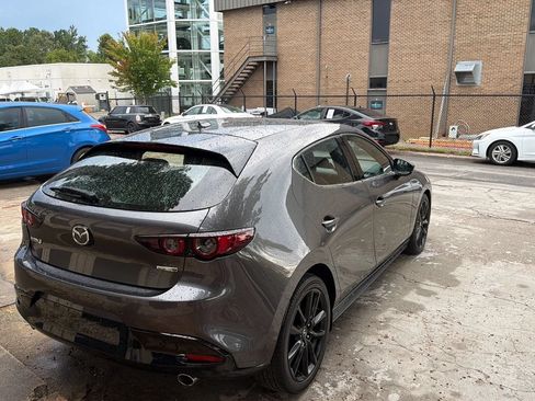 Used 2019 MAZDA MAZDA3 Hatchback w/ Premium Package FWD image 9