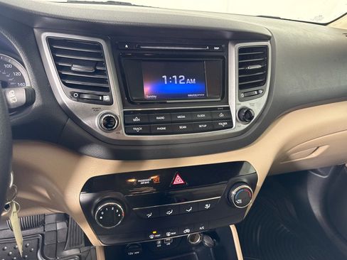 Used 2017 Hyundai Tucson SE image 16