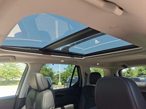 Used 2023 Honda Pilot Touring image 15