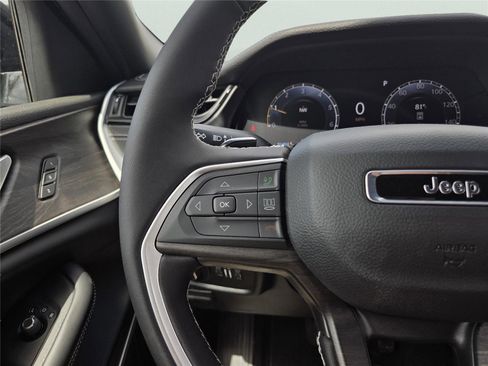 New 2026 Jeep Grand Cherokee L Limited image 30