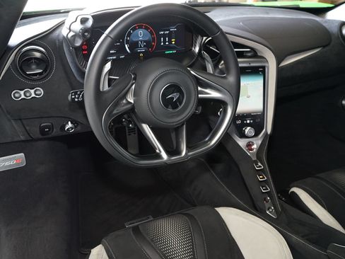 Used 2024 McLaren 750S RWD image 18