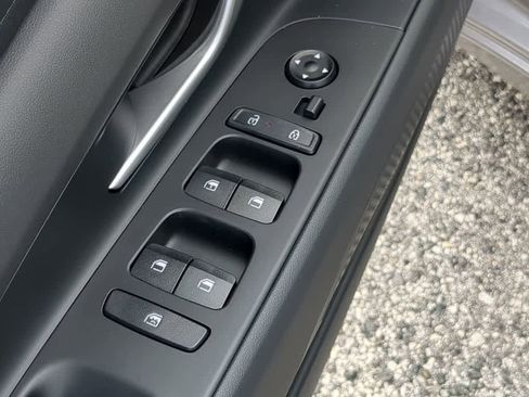 New 2026 Hyundai Elantra SE FWD image 17