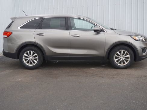 Used 2016 Kia Sorento L image 2