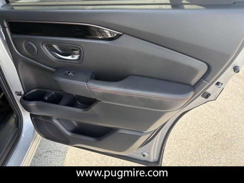 Used 2025 Honda Pilot TrailSport image 16