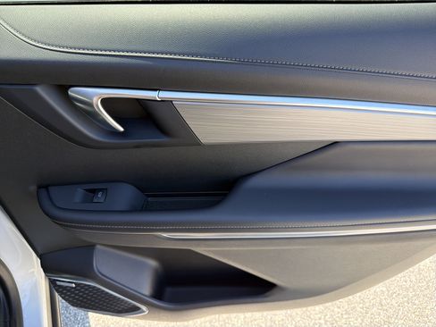 Used 2025 Buick Enclave Preferred FWD image 28