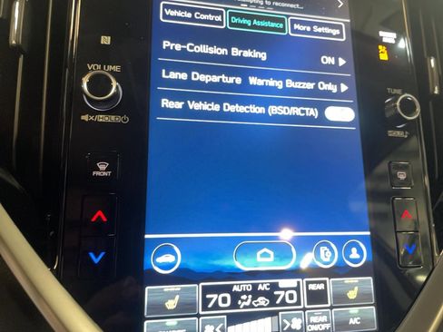 Used 2023 Subaru Ascent Premium image 8