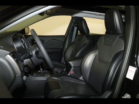 Used 2022 Jeep Cherokee Latitude Lux w/ Sun & Sound Group AWD/4WD image 24