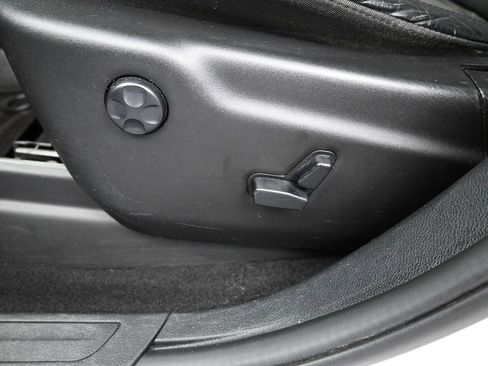 Used 2020 Jeep Grand Cherokee Laredo w/ Laredo X Package image 12