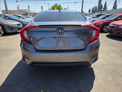 Used 2016 Honda Civic Touring image 3