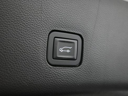 Used 2018 Chevrolet Traverse LT image 40