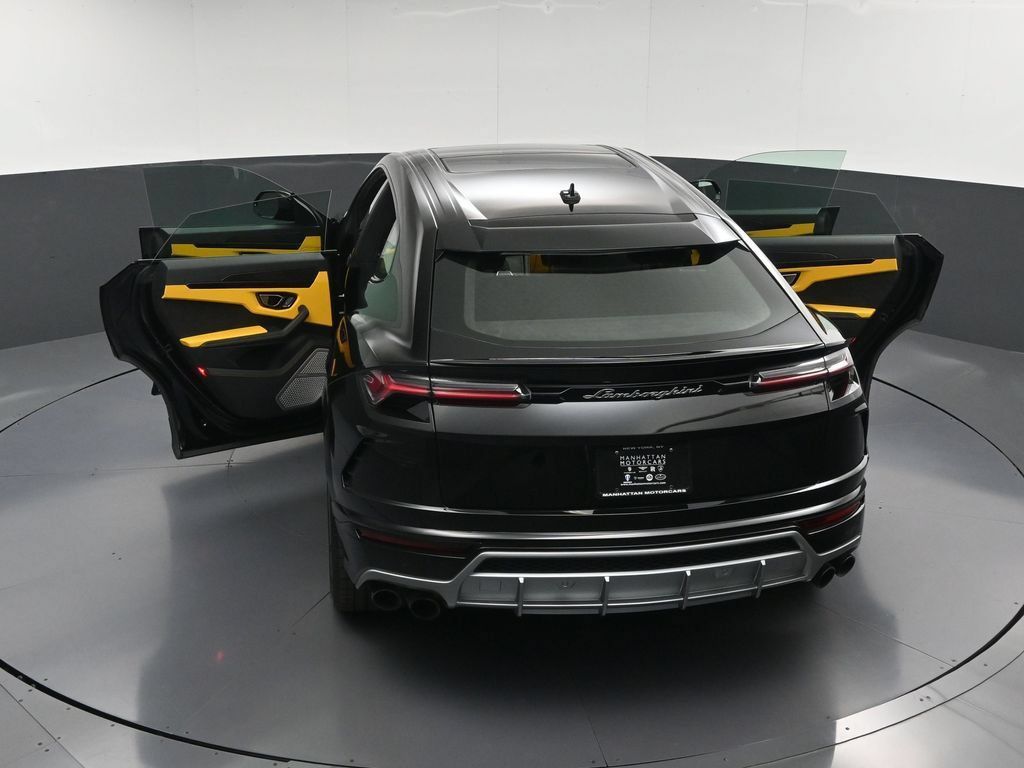 Used 2022 Lamborghini Urus AWD/4WD image 38