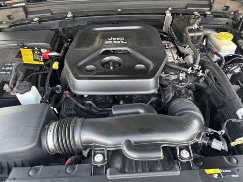 Used 2021 Jeep Wrangler Unlimited Sahara AWD/4WD image 32