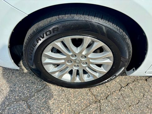 Used 2014 Toyota Sienna XLE FWD image 36