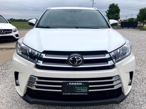 Used 2018 Toyota Highlander Limited w/ Carpet Mat Package (TMS) AWD/4WD image 3