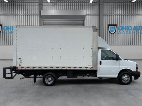 Used 2019 Chevrolet Express 3500 w/ Driver Convenience Package RWD image 5