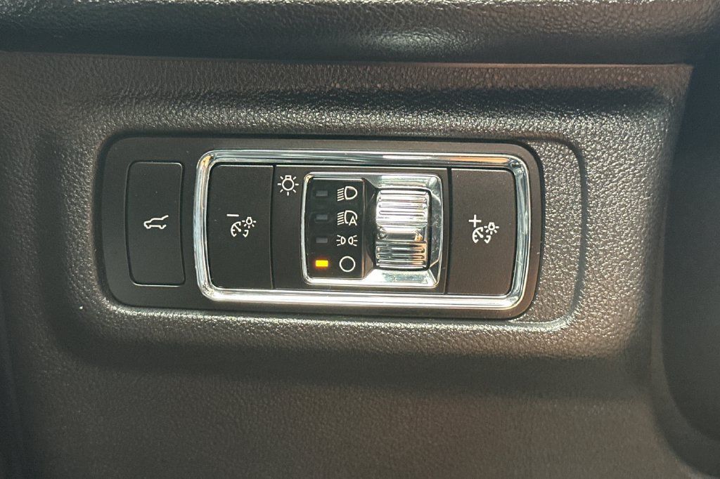 Used 2023 Lincoln Corsair FWD w/ Equipment Group 101A image 32