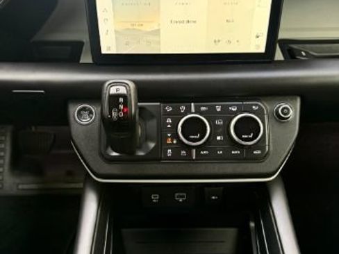 Used 2020 Land Rover Defender 110 First Edition AWD/4WD image 19