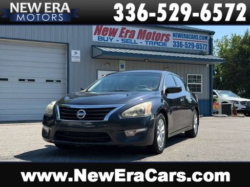 Used 2015 Nissan Altima 2.5 S w/ Sport Value Package FWD image 1