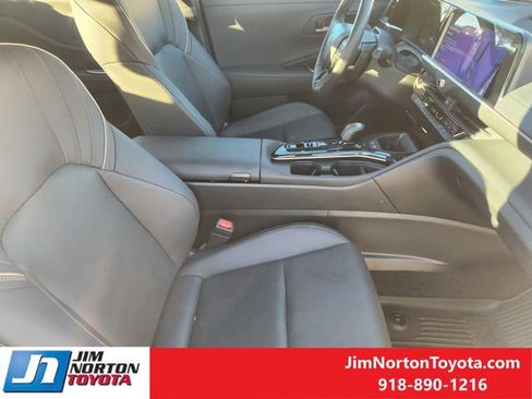 Used 2025 Toyota Crown Platinum image 15