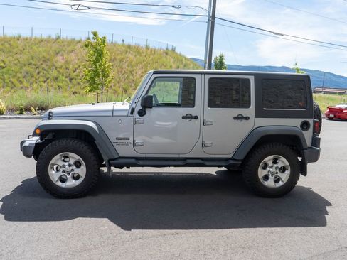Used 2017 Jeep Wrangler Unlimited Sport w/ Quick Order Package 24S AWD/4WD image 4