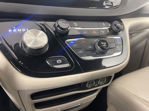 Used 2021 Chrysler Voyager Lxi image 20