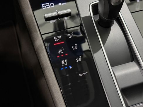 New 2026 Porsche Macan image 39