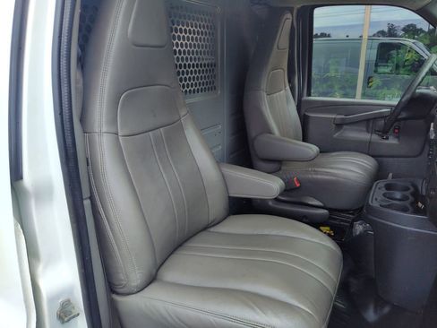 Used 2016 GMC Savana 3500 Extended image 19