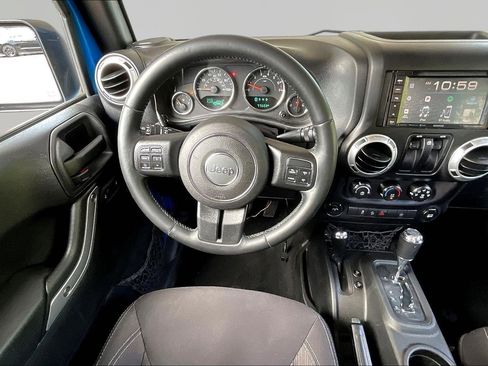 Used 2015 Jeep Wrangler Sahara w/ Connectivity Group AWD/4WD image 8