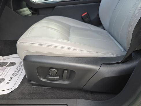 Used 2023 Land Rover Range Rover Evoque S image 28