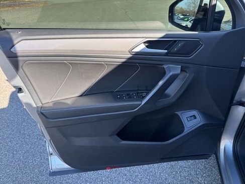 Used 2022 Volkswagen Tiguan SE image 21