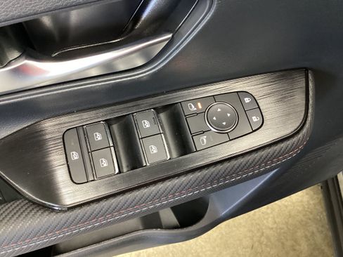 Used 2025 Nissan Kicks SR AWD/4WD image 13