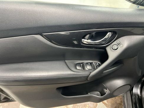 Used 2018 Nissan Rogue SV FWD image 20