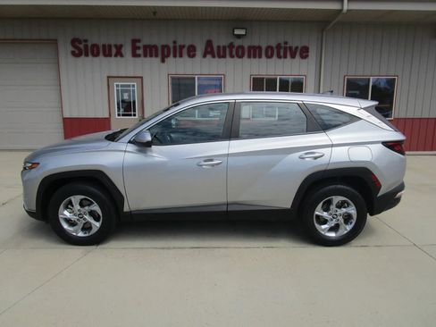 Used 2024 Hyundai Tucson SE AWD/4WD image 2